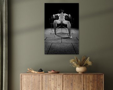 Femme nue sur un banc. Photo en noir et blanc #A3606 sur Photostudioholland