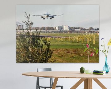 KLM Embraer landing at Schiphol by Robin Smeets