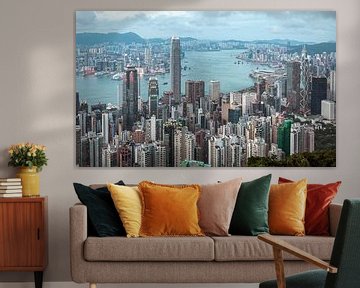 De mooie skyline van Hong Kong (China) tijdens zonsondergang. van Claudio Duarte