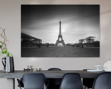 Eiffeltoren long exposure in zwartwit van Dennis van de Water