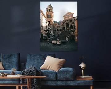 De Kathedraal (Kerk) en trappen van Amalfi op een vroege ochtend voordat de toeristen aankwamen. van Michiel Dros