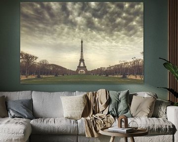Eiffeltoren Parijs op een grauwe lentedag