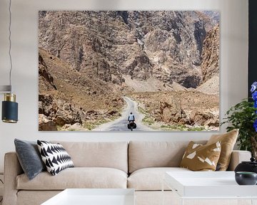 Soloradfahrer auf dem Pamir-Highway von Jeroen Kleiberg