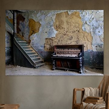 Old piano, old piano, by Chantal Golsteijn