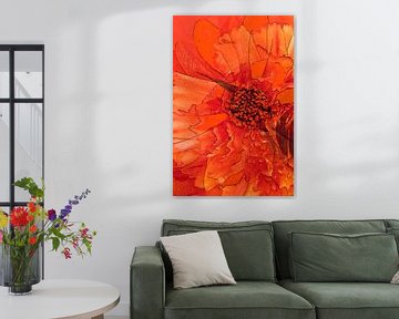 Mixed media met verschillende bloemen in oranje. van Therese Brals