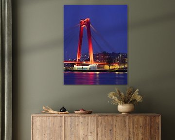 Verlichte Willemsbrug in Rotterdam