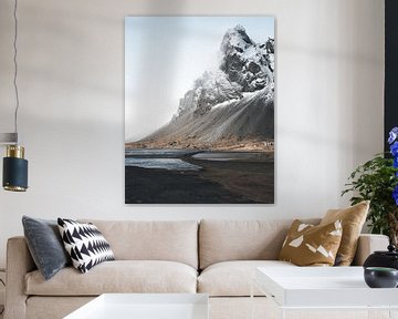 Le périphérique islandais avec la montagne Eystrahorn en arrière-plan.