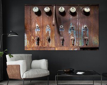 Amp meter cupboard by Olivier Photography