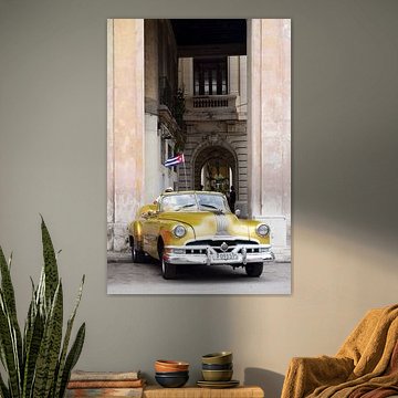 Golden Oldtimer Car in Cuba by Elles van der Veen