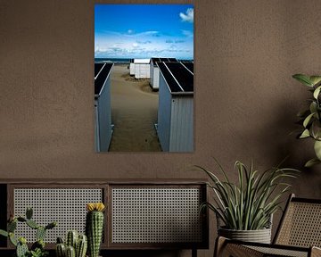 Foto van strandhuisjes in Oostende. van Therese Brals