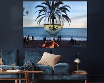 Reflectie palmboom in wijnglas van Anne Travel Foodie