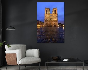 Notre-Dame regnerische blaue Stunde von Dennis van de Water