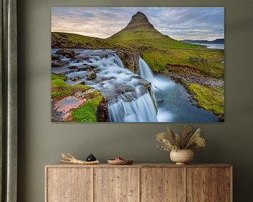 Zonsondergang bij Kirkjufellsfoss IJsland van Menno Schaefer