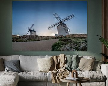 Don Quichot windmolens landschap in Spanje. van Carlos Charlez