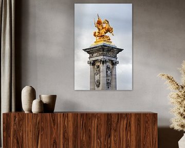 Pont Alexandre III gouden standbeeld van Dennis van de Water