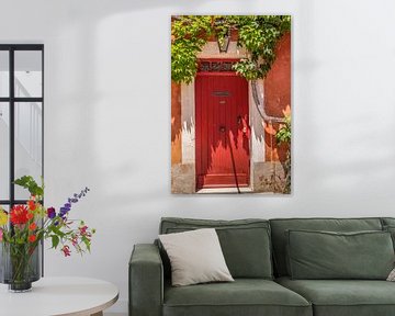 Red door in the old town of Roussillon