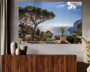 Azuurblauwe zee op Capri van Christian Müringer