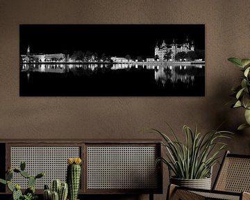 Schwerin Skyline bei Nacht von Frank Herrmann