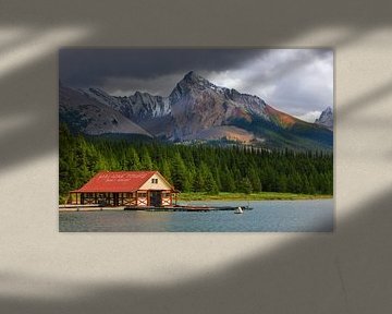 Bootshaus im Maligne Lake, Jasper NP, Alberta, Kanada