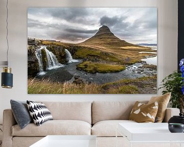 Kirkjufell berg in IJsland met waterval van Kim van Dijk