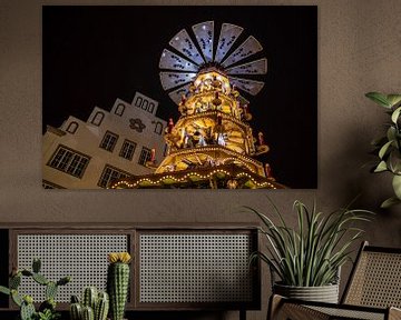 Een piramide op de kerstmarkt in Rostock