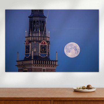 Waagtoren Alkmaar met de Maan