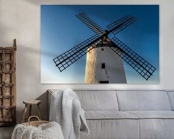 Historische windmolen van Don Quichot, in La Mancha (Spanje). van Carlos Charlez