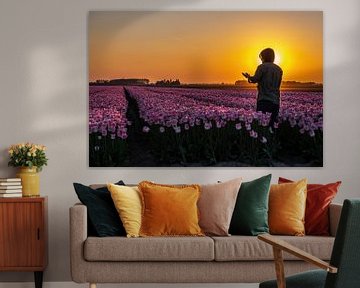 Sonnenuntergang über Tulpen von Michael Verbeek