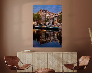 Singel gracht Amsterdam tijdens het blauw uur van Thea.Photo