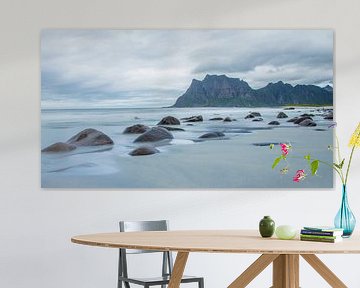 Uttakleiv Beach verlaten strand Lofoten van Evelien van der Horst