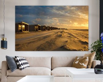 Strandhuisjes aan de kust bij zonsondergang van iPics Photography