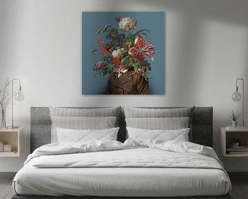 Bildnis eines Mannes mit einem Blumenstrauss (blaugrau / quadratisch) von toon joosen