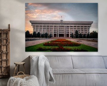 Parlement van Kirgizie van Julian Buijzen