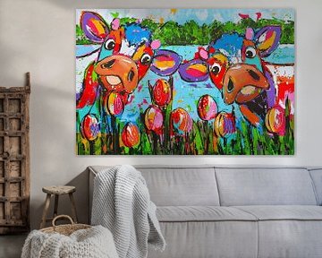 Vrolijke Koeien met Tulpen van Vrolijk Schilderij