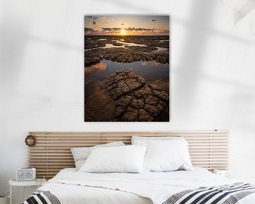 Schlamm am Wattenmeer bei Sonnenuntergang von Tomas van der Weijden