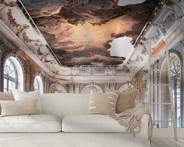 Salle de bal abandonnée avec peinture. sur Roman Robroek - Photos de bâtiments abandonnés