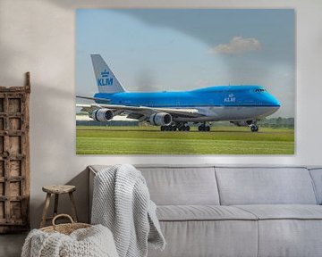 KLM Boeing 747 vliegtuig landt op Schiphol
