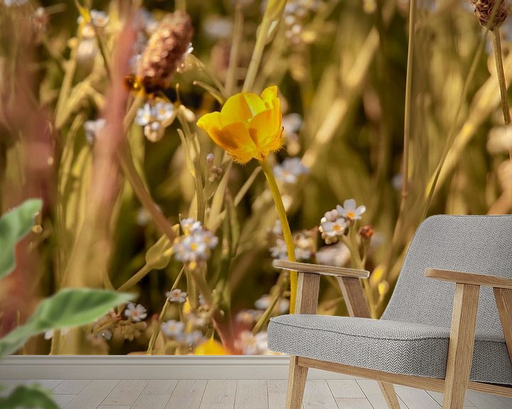Sfeerimpressie behang: Wilde bloemen van Dirk Smit