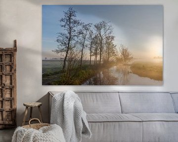 Lever de soleil dans un paysage de polders brumeux sur Beeldbank Alblasserwaard