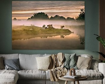 Pays-Bas, Tienhoven, Vaches dans le brouillard matinal à Molenpolder. sur Frans Lemmens