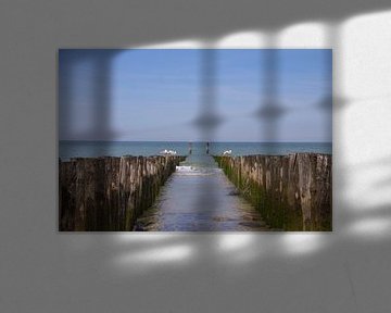Symmetrie zwischen den Wellenbrechern und Blick auf die Nordsee von Marco Leeggangers