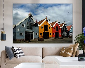 Kleurige huisjes in de haven in Zoutkamp