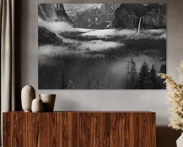 Nebel Floating in Yosemite Valley, Hong Zeng von 1x