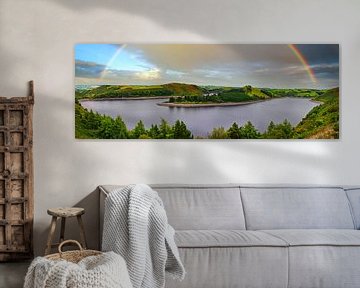 Panorama in Wales met regenboog, Groot Brittannië