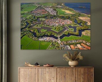 Luchtfoto van Naarden Vesting in het voorjaar.
