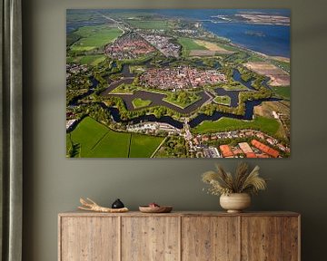 Vue aérienne de la forteresse de Naarden au printemps.