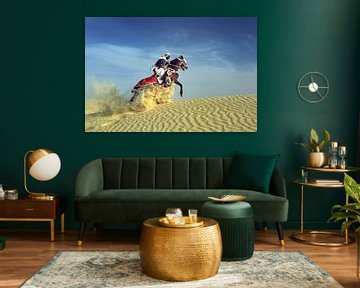 Bédouin à cheval sur une dune de sable sur Frans Lemmens