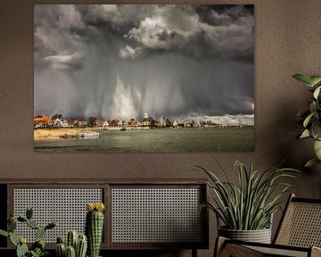 Ciel menaçant et tempête de grêle au-dessus de Durgerdam