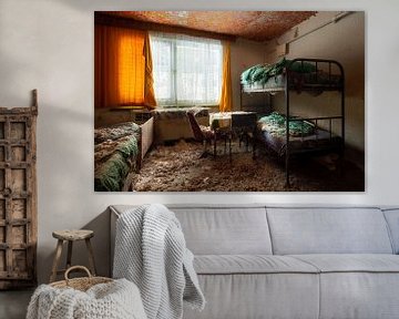 Verlaten Slaapkamer in Verval. van Roman Robroek