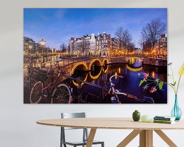 Dämmerungsfoto der Grachten von Amsterdam